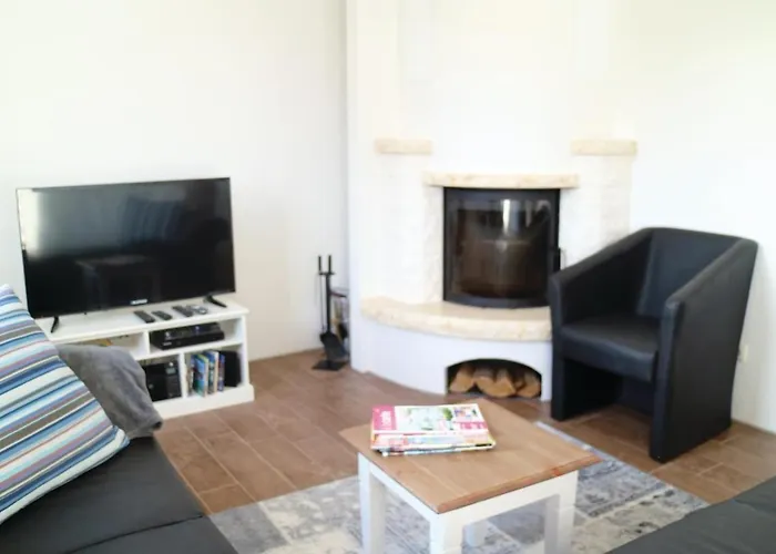 Lovely In With Wifi بيت للعطل *